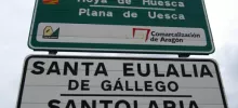 Cartel en aragonés y castellano en la localidad de Santolaria (Plana de Huesca)