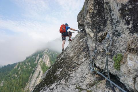 Vía Ferrata. Cátedra de Montaña del Campus de Huesca Vía Ferrata. Cátedra de Montaña del Campus de Huesca