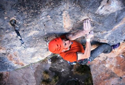 Escalada deportiva; el autor en un 8c+_9a. Foto: Alejandro Ruiz