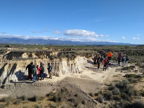 Estudiantes del Campus de Huesca estudiando el impacto de la erosión en el suelo en Lupiñén 