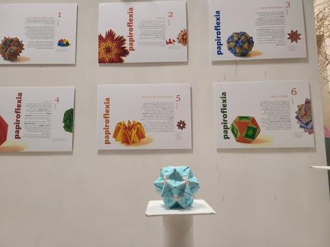 Exposición 'El arte de papel', que puede visitarse en el Campus de Huesca